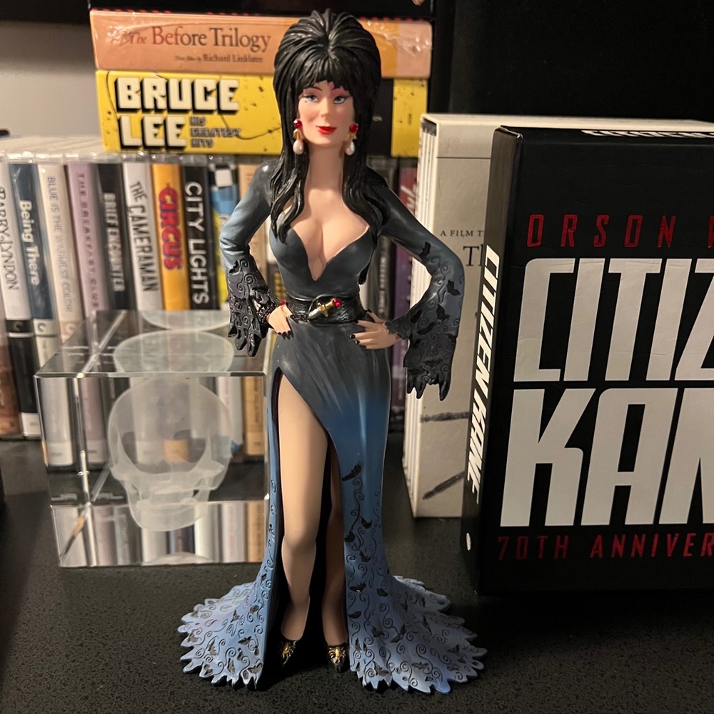 ELVIRA Mistress Of The Dark 2021 Couture De Force Figurine Statue - Picture 11 of 16